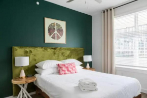 Upscale CozySuites Studio East Riverside